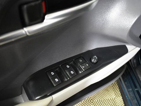 Used 2019 Toyota Camry SE w/ Convenience Package image 8