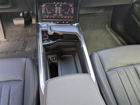 Used 2019 Audi e-tron Premium Plus image 20