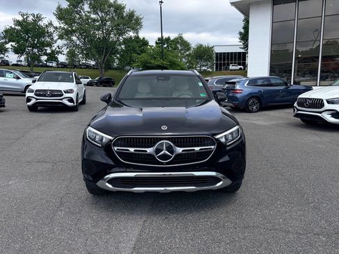 Used 2025 Mercedes-Benz GLC 300 4MATIC image 2