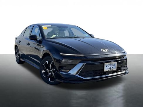 Used 2025 Hyundai Sonata SEL FWD image 2