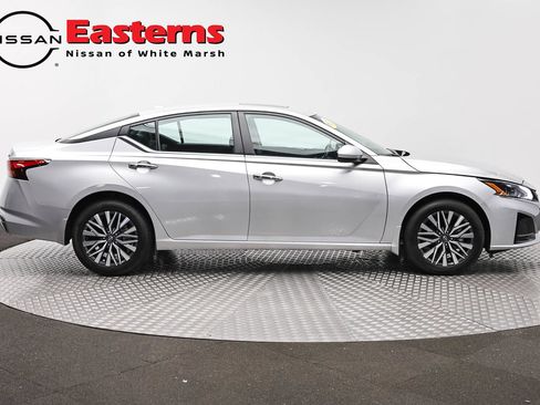 Used 2023 Nissan Altima 2.5 SV w/ SV Premium Package AWD/4WD image 4