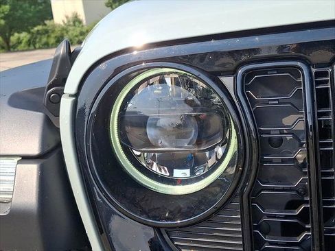 Used 2024 Jeep Wrangler Unlimited AWD/4WD image 10
