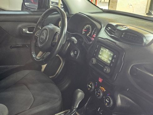 Used 2016 Jeep Renegade Latitude w/ Popular Equipment Group image 12