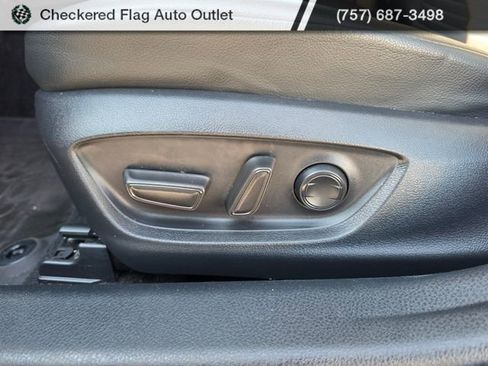 Used 2023 Toyota Camry SE w/ Cold Weather Package image 21