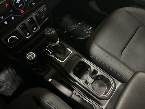 Used 2020 Jeep Wrangler Sport AWD/4WD image 26