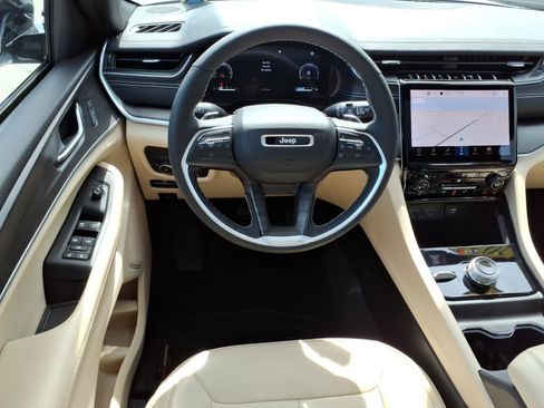Used 2023 Jeep Grand Cherokee Limited AWD/4WD image 12