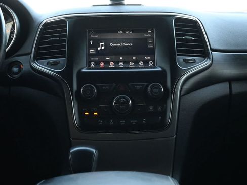 Used 2021 Jeep Grand Cherokee Laredo RWD image 12