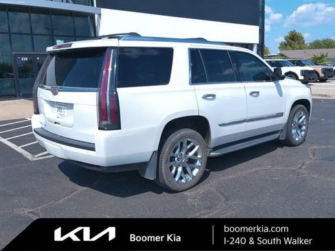Used 2016 Cadillac Escalade Luxury AWD/4WD image 6