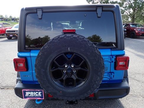Used 2024 Jeep Wrangler Unlimited AWD/4WD image 3