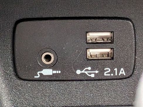 Used 2022 Subaru Forester Base image 24