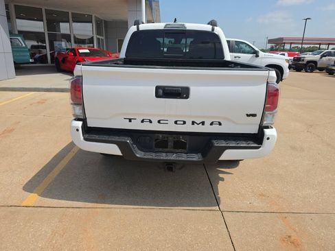 Used 2023 Toyota Tacoma TRD Off-Road w/ Technology Package AWD/4WD image 5