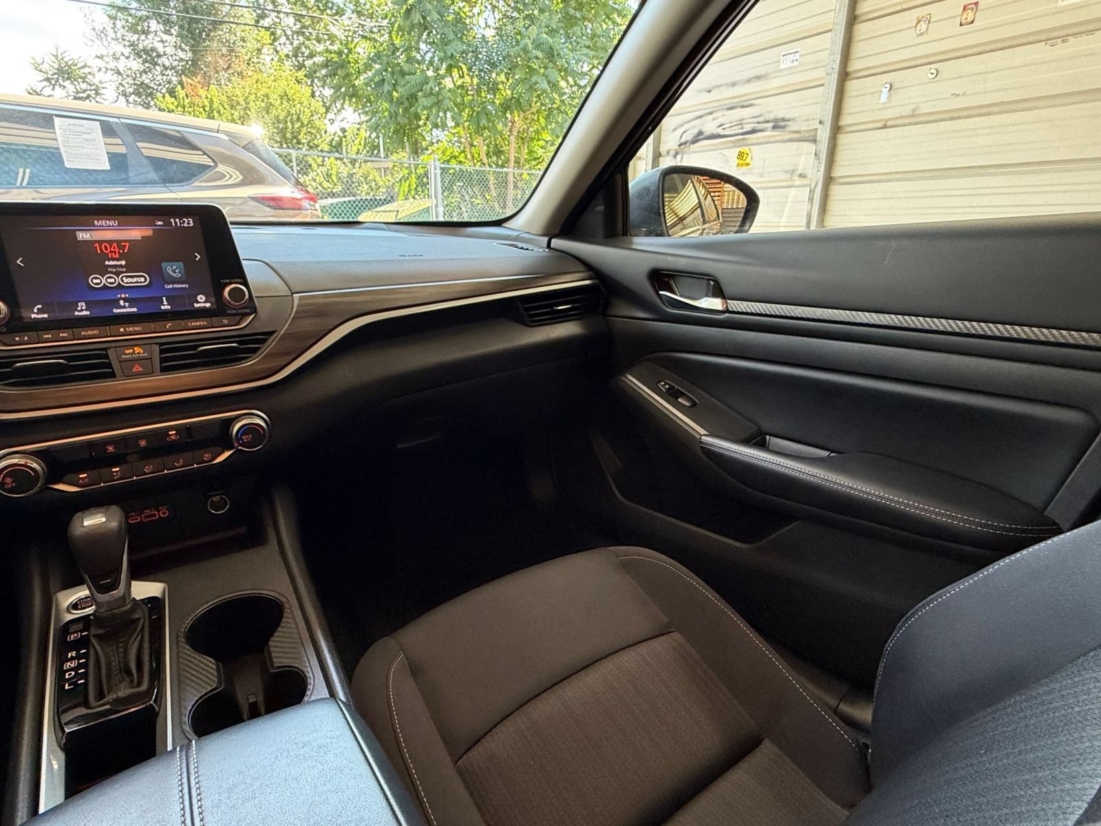 Used 2025 Nissan Altima 2.5 SV FWD image 34