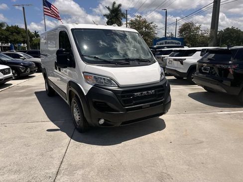 Used 2025 RAM ProMaster 2500 w/ Convenience Group FWD image 18