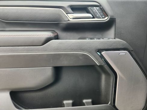 Used 2025 GMC Sierra 2500 AT4X image 18