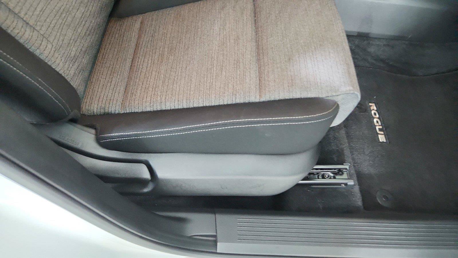 Used 2023 Nissan Rogue SV FWD image 27
