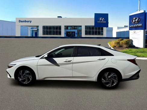 New 2026 Hyundai Elantra Limited FWD image 3