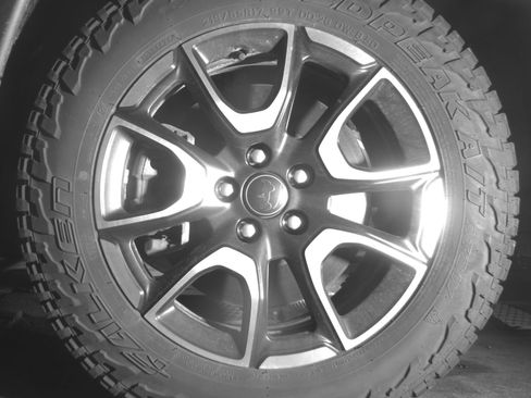 Used 2025 Jeep Compass Trailhawk AWD/4WD image 12