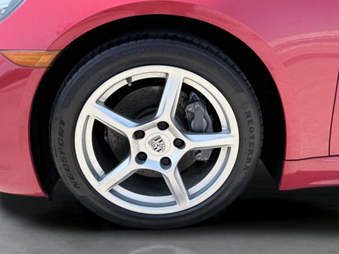 Used 2019 Porsche 718 Cayman RWD image 16