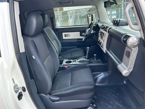 Used 2013 Toyota FJ Cruiser 4WD w/ Upgrade Pkg image 14