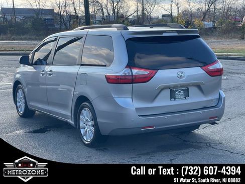 Used 2016 Toyota Sienna AWD image 11