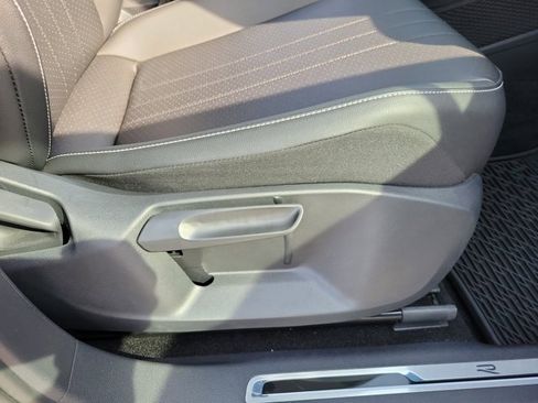 Certified 2023 Volkswagen Tiguan SE R-Line image 7