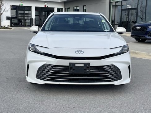 Used 2025 Toyota Camry XLE image 2