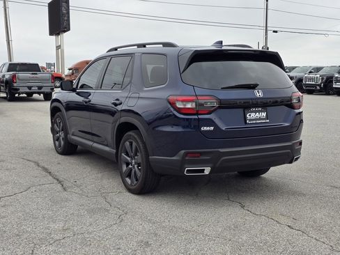 Used 2025 Honda Pilot Sport image 5