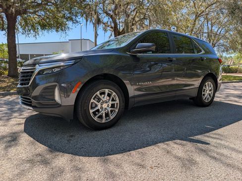 Used 2023 Chevrolet Equinox LT image 3