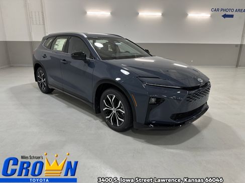 New 2025 Toyota Crown Signia image 4