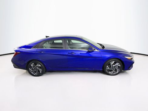 Used 2024 Hyundai Elantra Limited FWD image 10