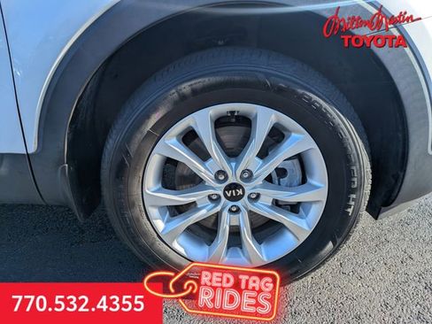 Used 2020 Kia Telluride LX image 11