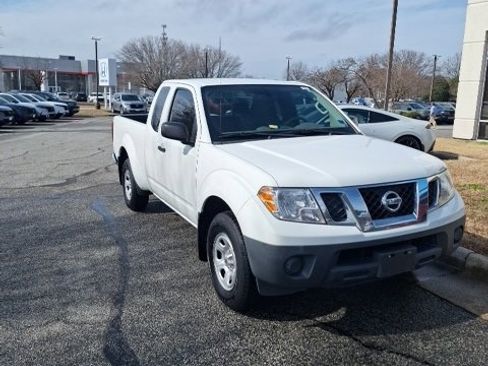 Used 2014 Nissan Frontier S w/ S Preferred Package image 4