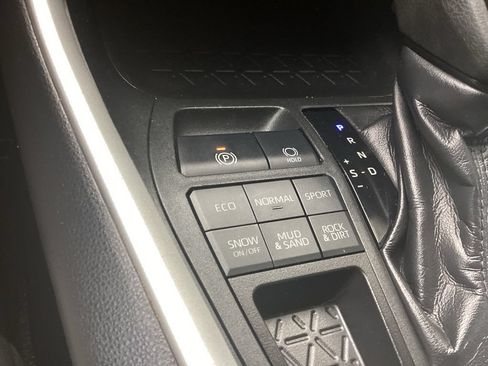 Used 2019 Toyota RAV4 LE w/ All Weather Liner Package AWD/4WD image 16