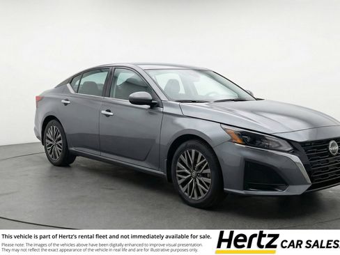 Used 2025 Nissan Altima 2.5 SV image 1