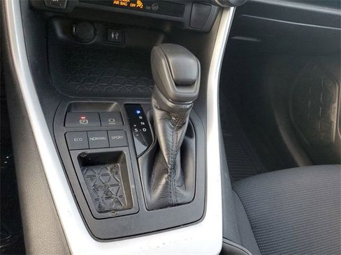 Used 2019 Toyota RAV4 LE image 15
