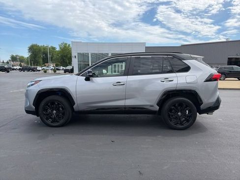 Used 2022 Toyota RAV4 XSE w/ XSE Grade Weather Package AWD/4WD image 4