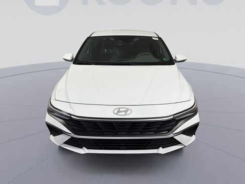 Used 2024 Hyundai Elantra SE image 11