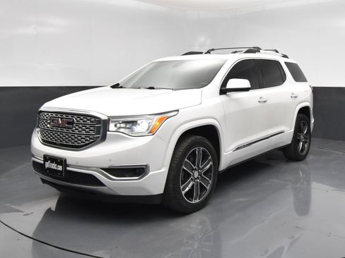 Used 2017 GMC Acadia Denali w/ Technology Package FWD image 2