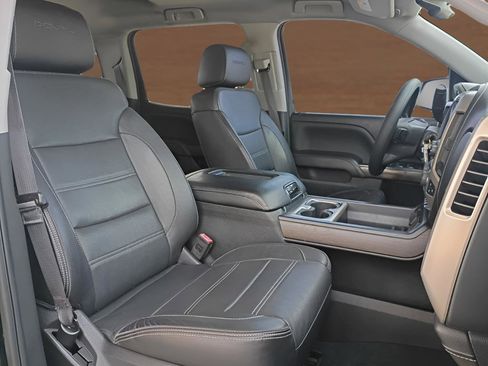 Used 2017 GMC Sierra 1500 Denali RWD image 3