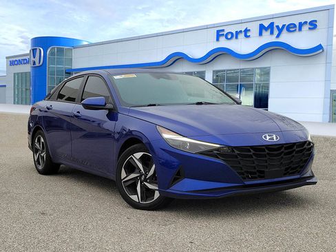 Used 2023 Hyundai Elantra SEL w/ Convenience Package FWD image 1