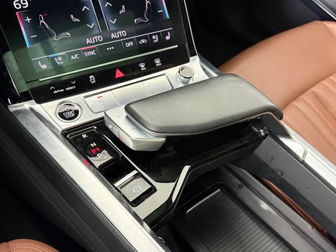 Used 2024 Audi Q8 e-tron Premium Plus image 20