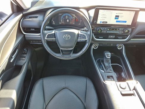 Used 2024 Toyota Grand Highlander XLE image 12
