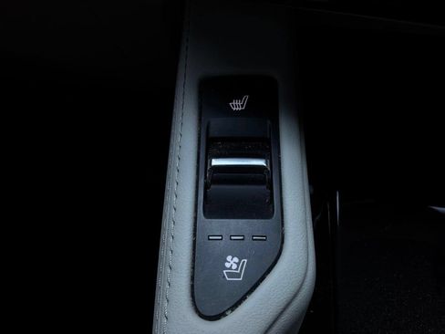 Used 2024 Kia Telluride EX w/ EX Captain's Chair Package FWD image 31