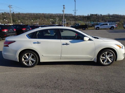 Used 2015 Nissan Altima 2.5 SV image 5