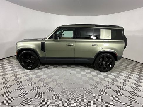 Used 2023 Land Rover Defender 110 SE image 2