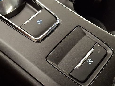 Used 2018 Ford Fusion SE w/ Fusion SE Technology Package FWD image 23