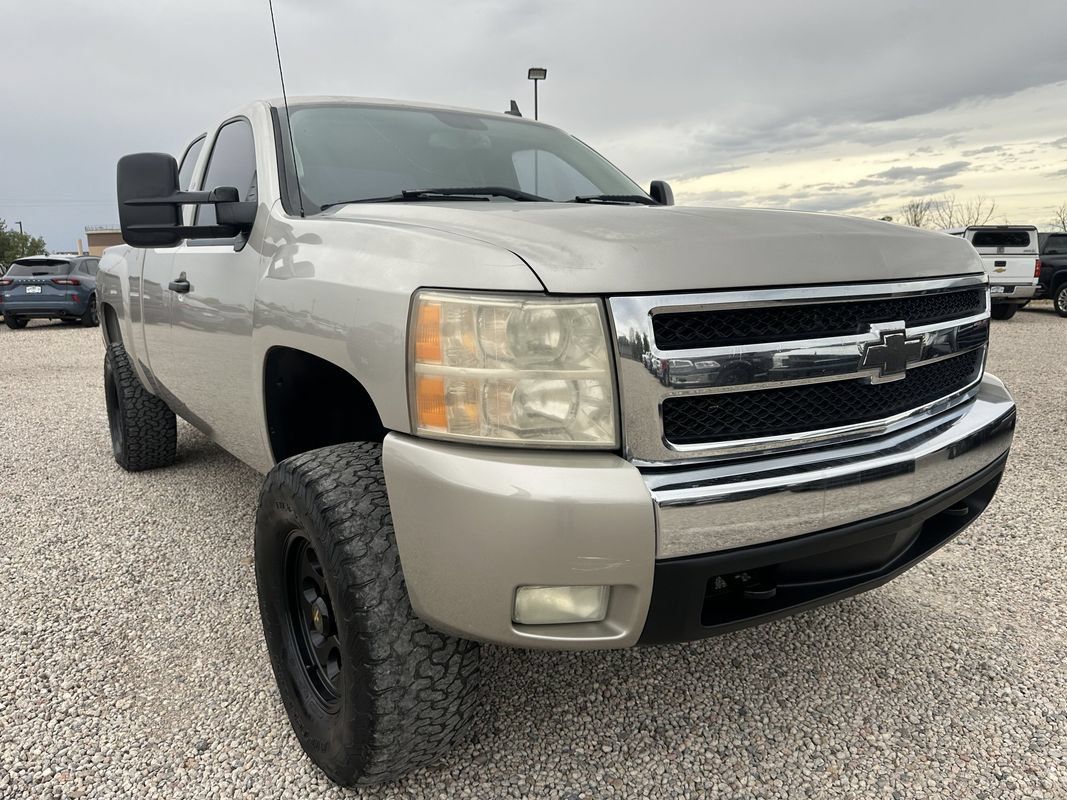 Used 2007 Chevrolet Silverado 1500 LT w/ 1LT Convenience Package RWD image 2