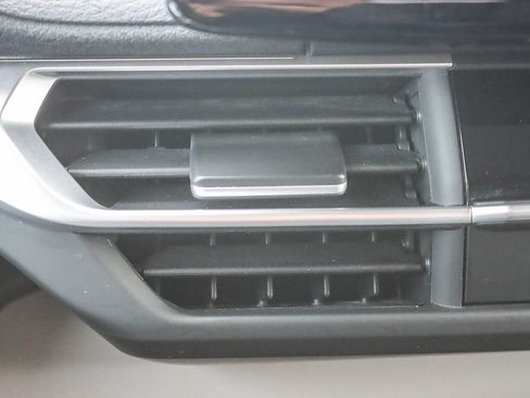 Used 2023 Toyota Sienna LE image 29