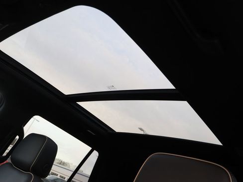 Used 2023 Chevrolet Tahoe Premier image 16