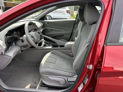 Used 2023 Hyundai Elantra SEL w/ Convenience Package FWD image 11